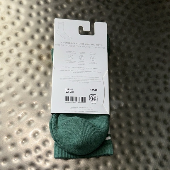 NWT Athleta Casual Green Crew Socks - Picture 2 of 4